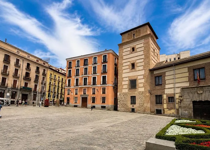 Apartment In Monumental Square Madrid Center